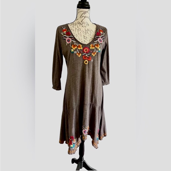 Johnny Was Gray embroidered Floral Shift Dress 3/4 Sleeve Boho V Neck Med Defect - Picture 2 of 16